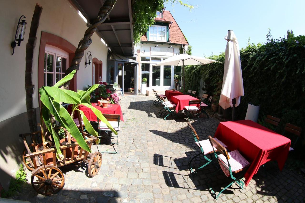 Hotel Alter Winzerhof Weisenheim Am Berg E.K. Exterior foto