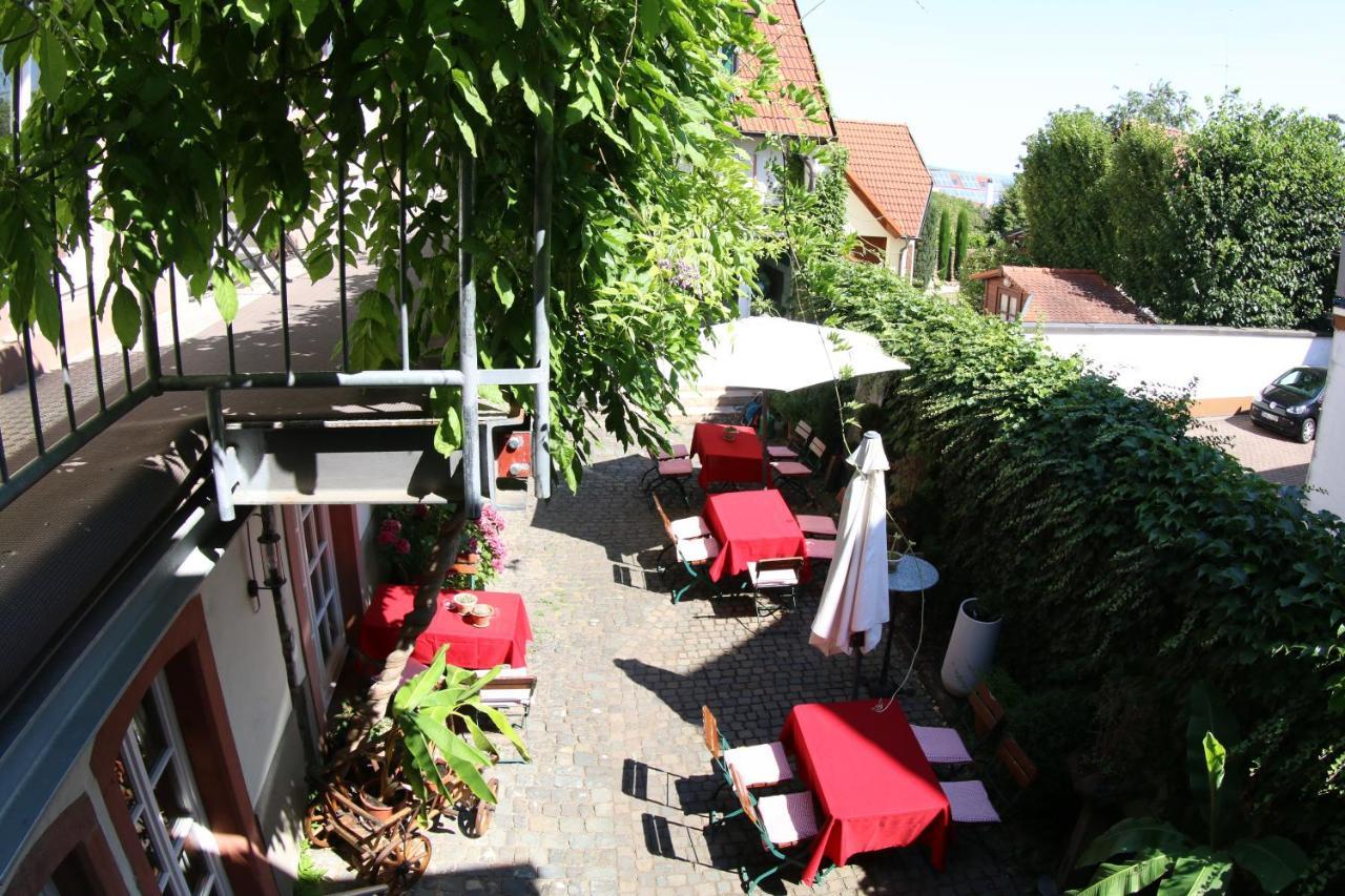 Hotel Alter Winzerhof Weisenheim Am Berg E.K. Exterior foto